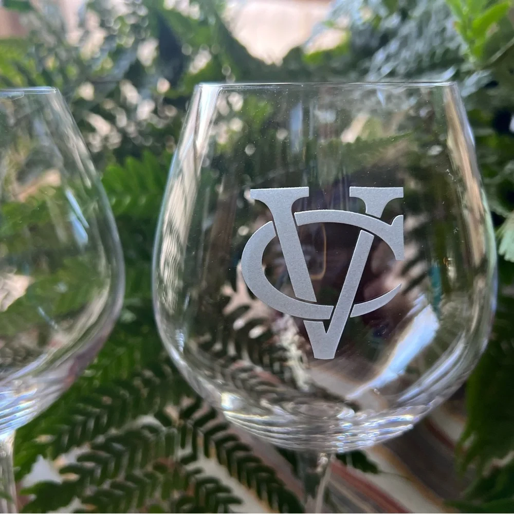 Vassar College Elegant Clear Wine Glass Set. Features two different VC logos new - Picture 4 of 4